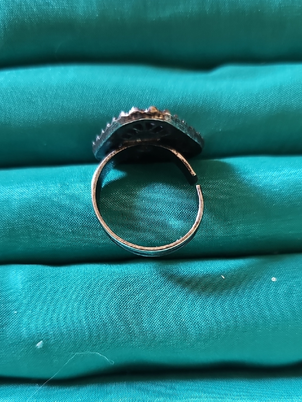 Beautiful Triangle Ring - Picture 2 of 4